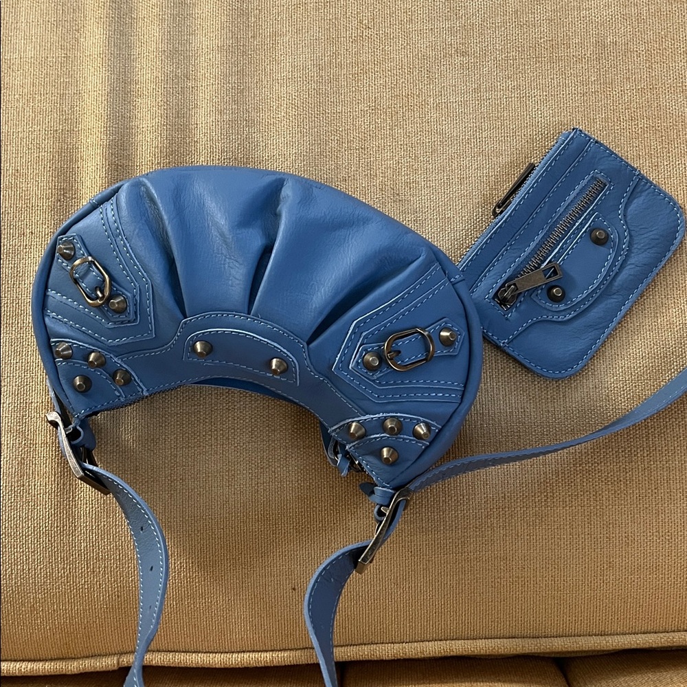 Genuine Leather, Made in Italy Handbag.Black or Blue - Picture 15 of 15